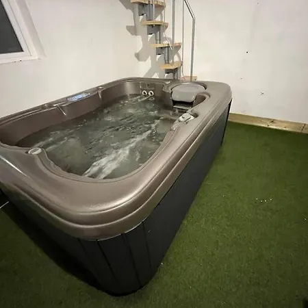 Maison Jaccuzi Et Salle Cinema *