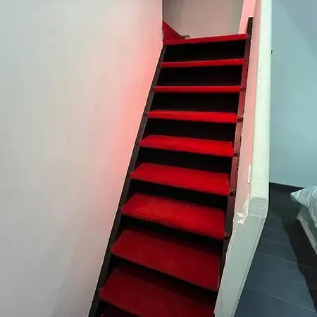 Maison Jaccuzi Et Salle Cinema Nyaraló Lyon